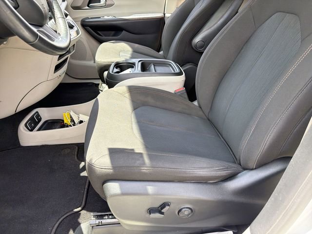 Used 2020 Chrysler Pacifica Touring w/ Advanced Safetytec Group FWD image 21