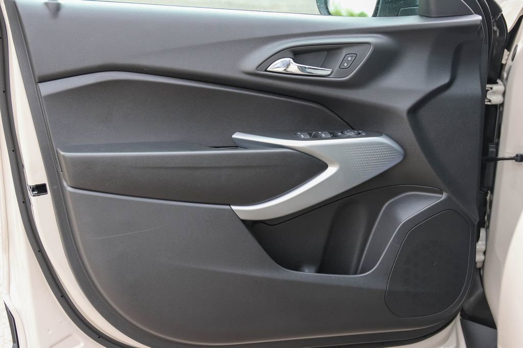 New 2026 Chevrolet Trax RS w/ Sunroof Package FWD image 9