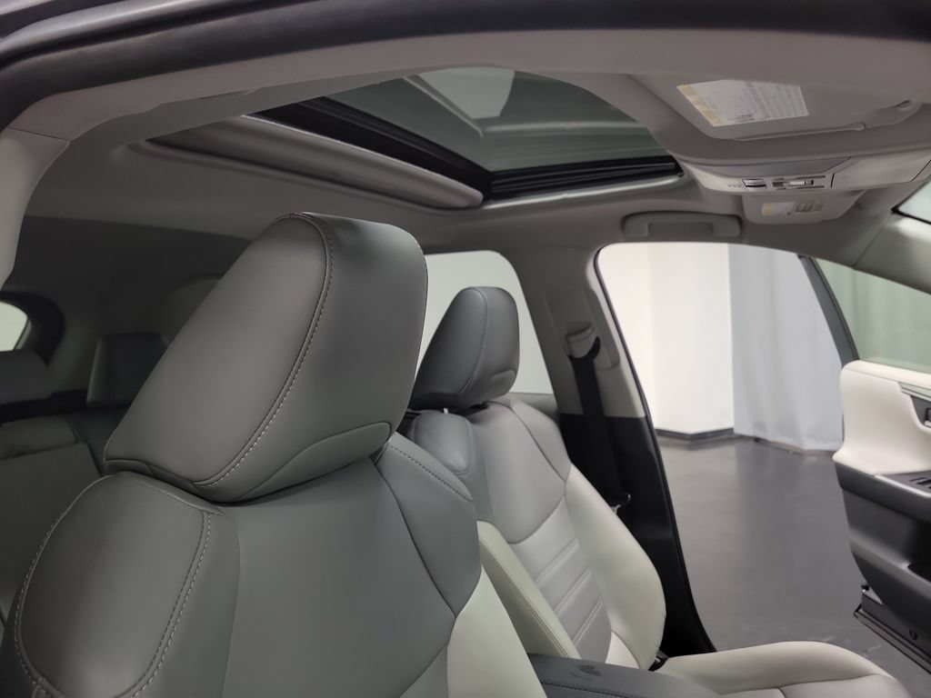 Used 2019 Toyota RAV4 Limited FWD image 34