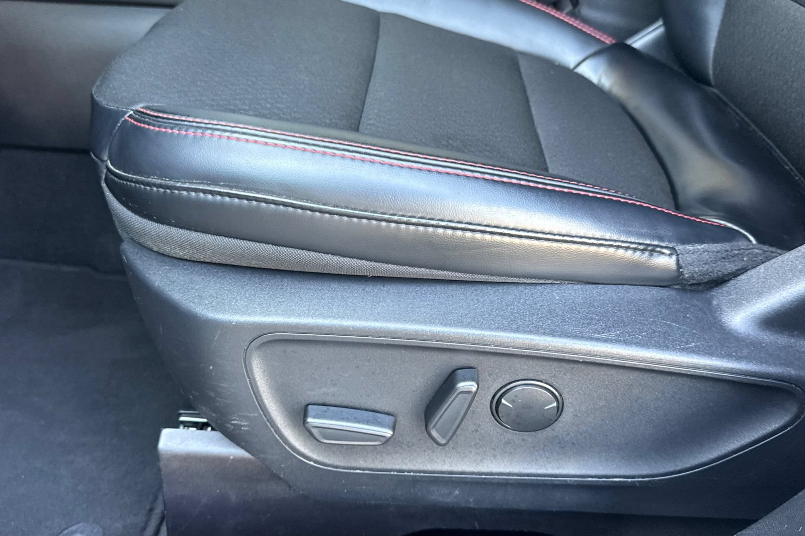 Used 2025 Ford Escape ST-Line FWD image 12