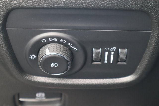 New 2025 Jeep Grand Cherokee Limited w/ Trailer Tow Package image 9