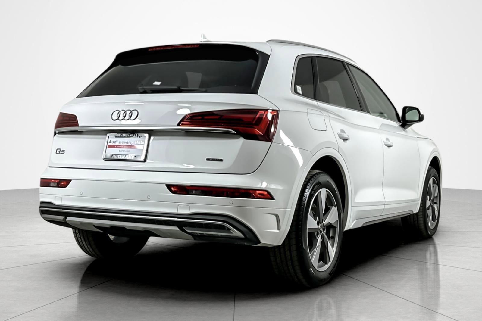 Used 2023 Audi Q5 2.0T Premium w/ Convenience Package image 5