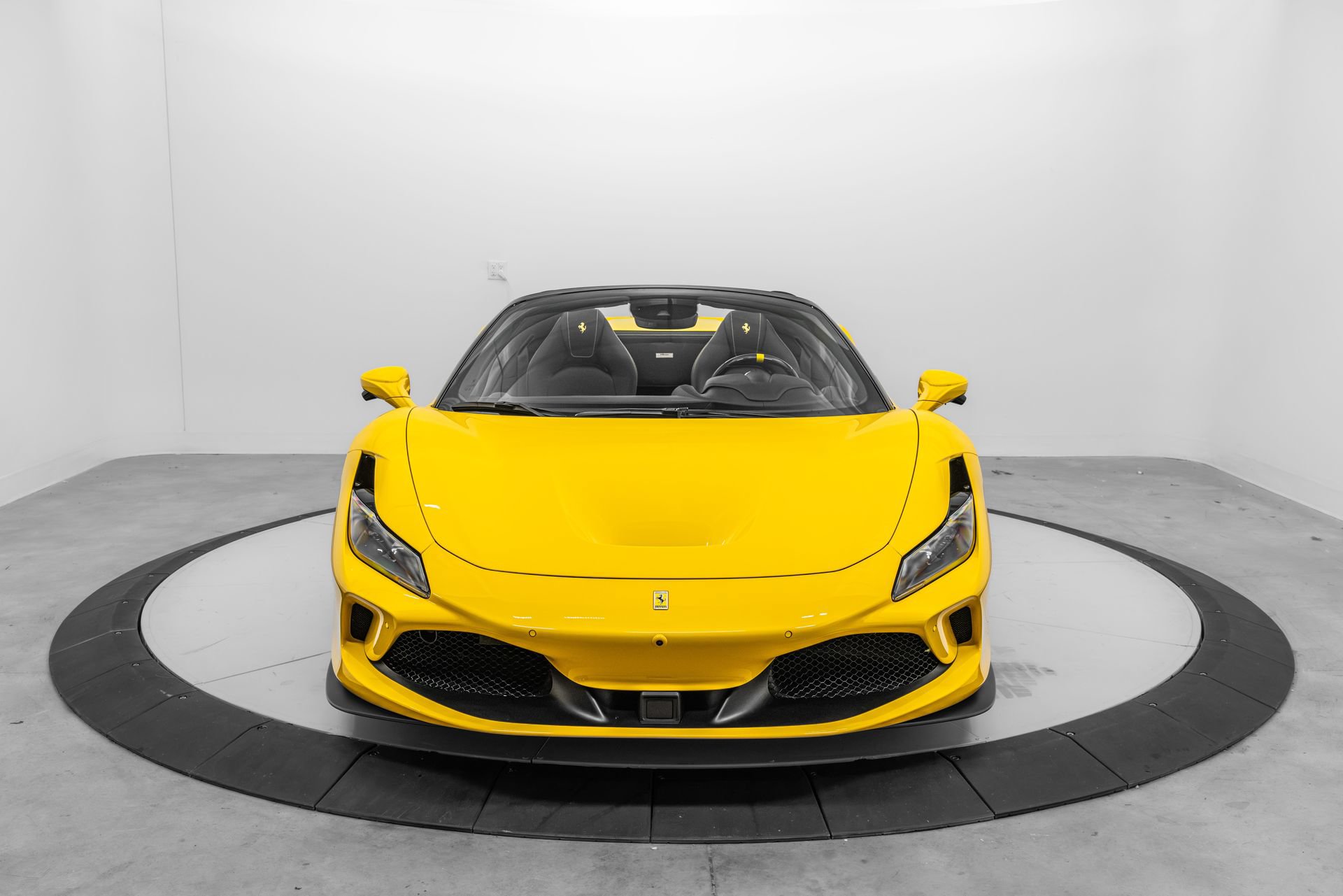 Certified 2022 Ferrari F8 Tributo RWD image 8