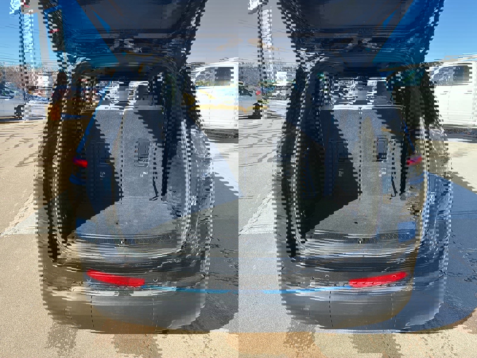 Used 2023 Jeep Grand Cherokee L Limited w/ Luxury Tech Group II image 5