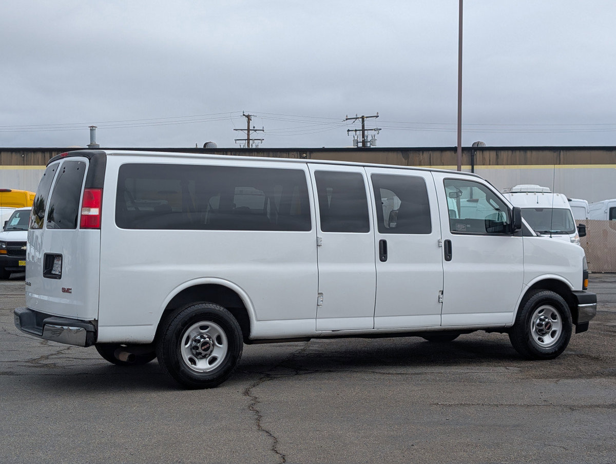 Used 2018 GMC Savana 3500 LT w/ LT Preferred Equipment Group image 4
