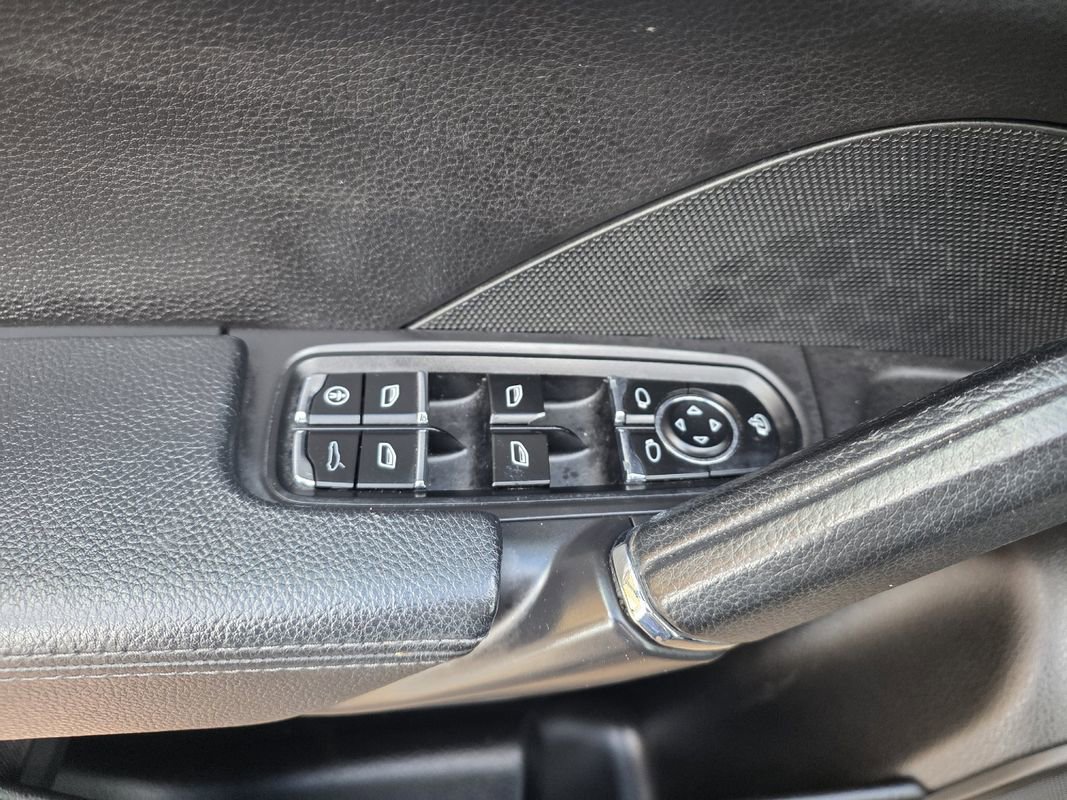 Used 2012 Porsche Cayenne S image 19