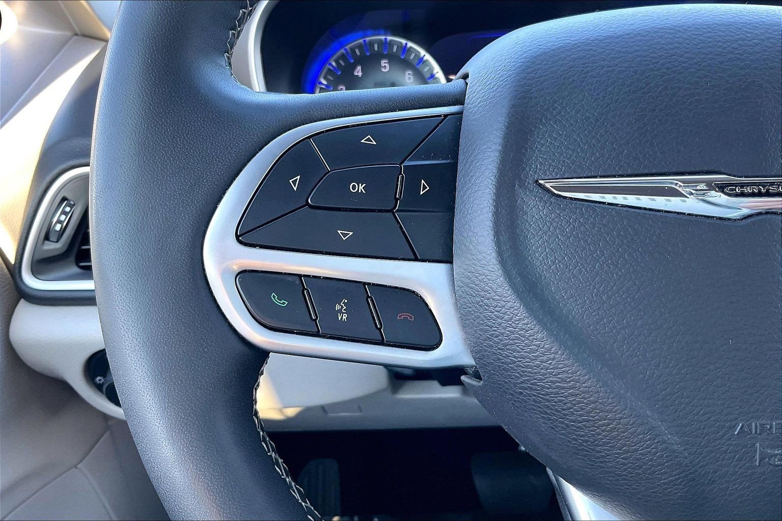 Used 2024 Chrysler Pacifica Touring-L image 16