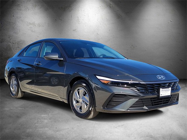 New 2026 Hyundai Elantra SE image 2