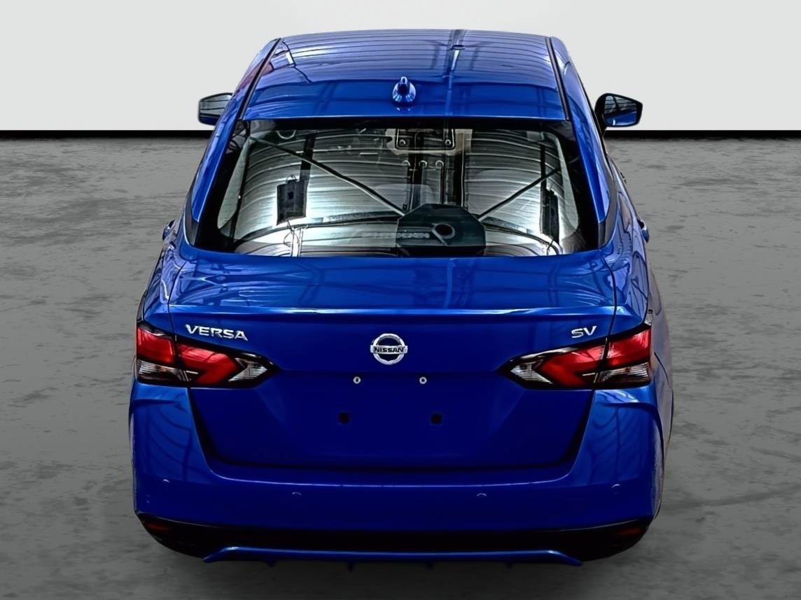 Used 2022 Nissan Versa SV image 3