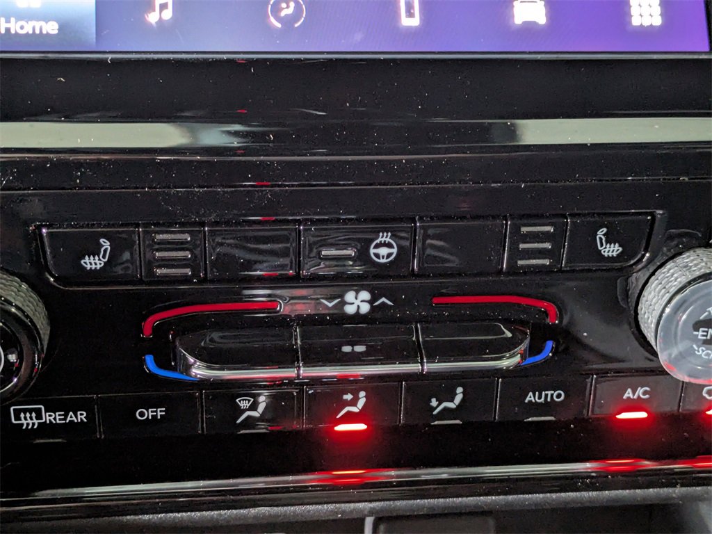 New 2025 Jeep Grand Cherokee Altitude image 24