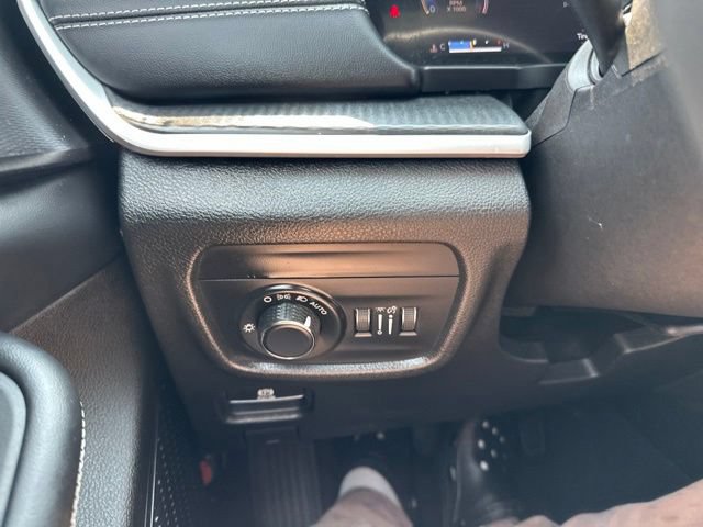 Used 2023 Jeep Grand Cherokee Altitude AWD/4WD image 41