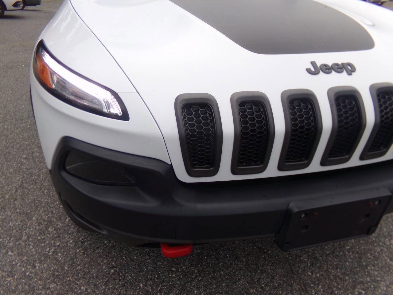 Used 2018 Jeep Cherokee Trailhawk w/ Cold Weather Group image 4
