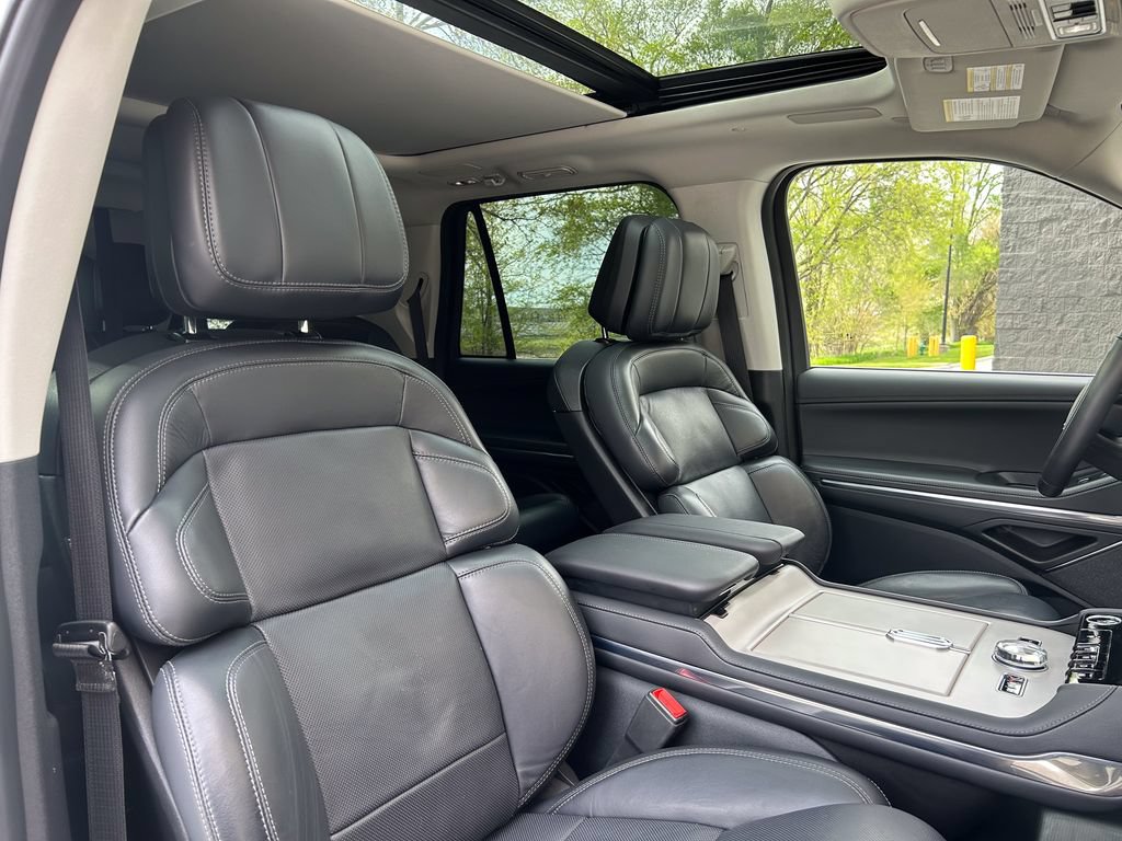 Certified 2025 Lincoln Navigator L Reserve AWD/4WD image 28