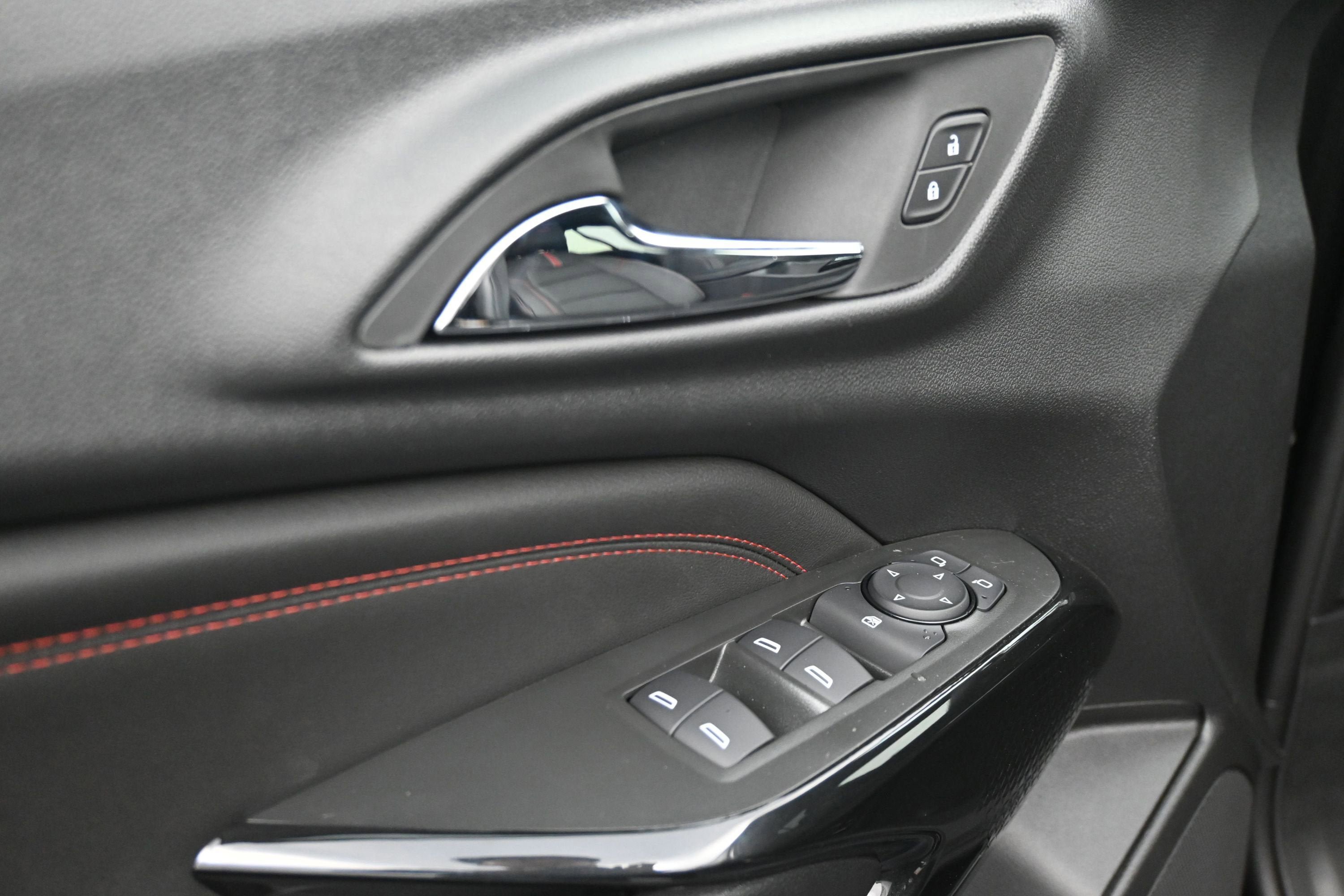 New 2026 Chevrolet Trax RS w/ Sunroof Package FWD image 24
