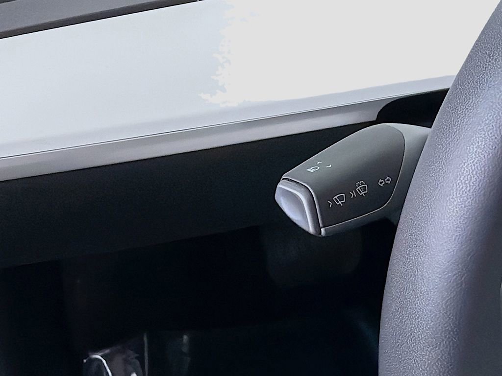 Used 2023 Tesla Model 3 Standard Range image 31