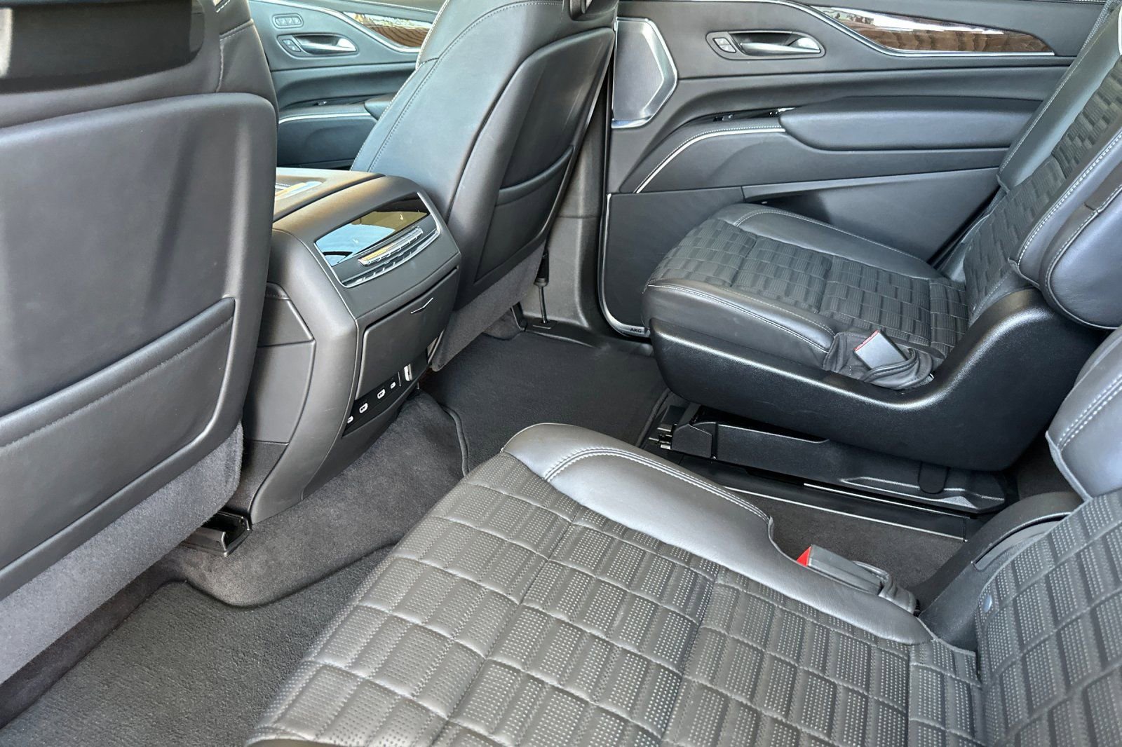 Used 2024 Cadillac Escalade Sport Platinum AWD/4WD image 13