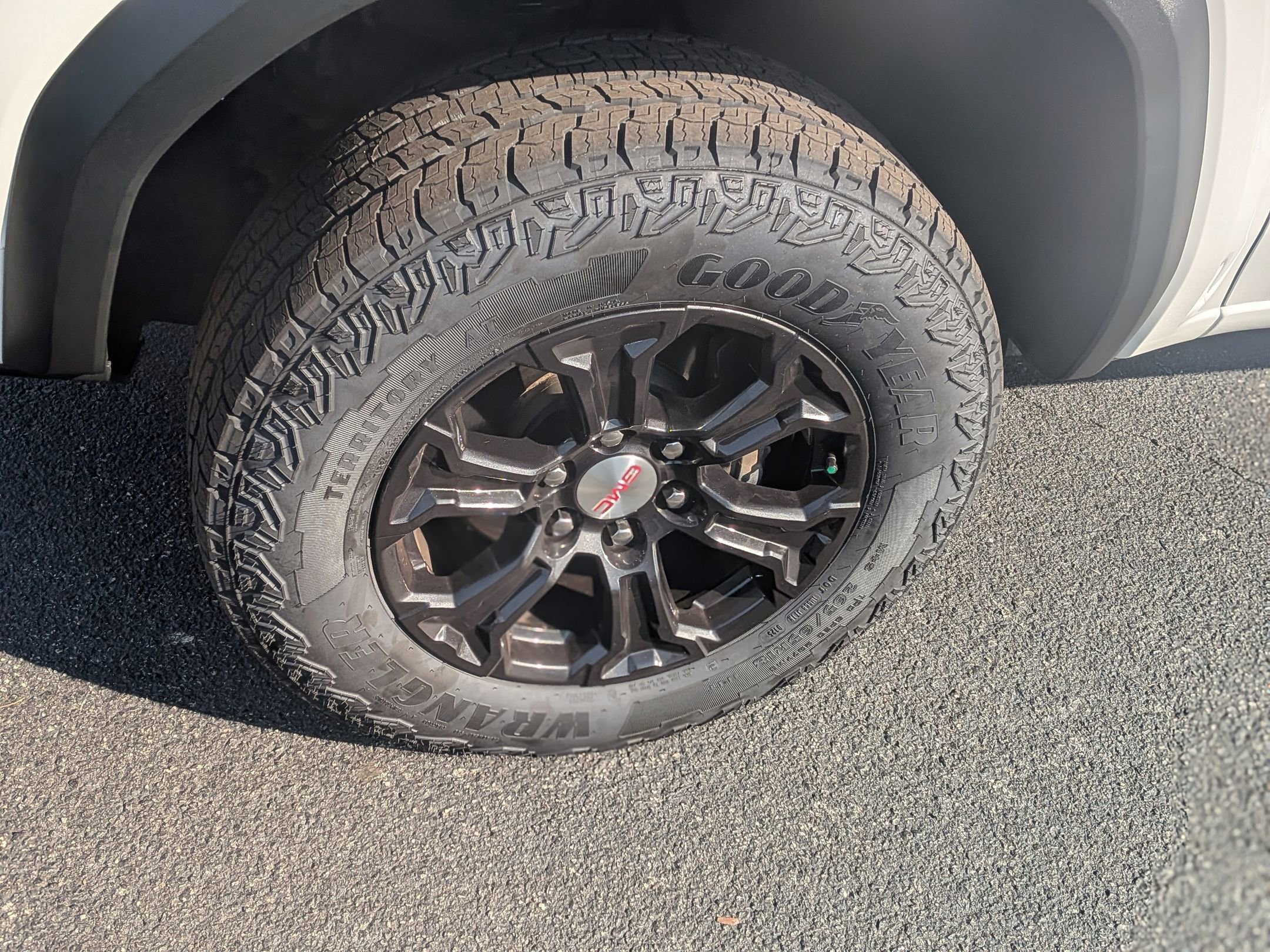 Used 2023 GMC Canyon Elevation w/ Convenience Package image 12