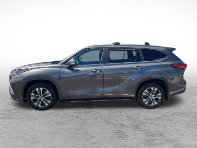 Used 2023 Toyota Highlander XLE AWD/4WD image 8