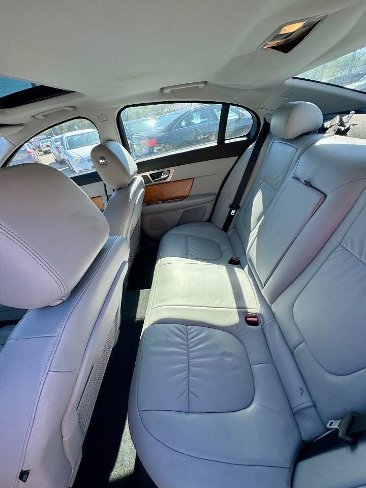 Used 2010 Jaguar XF Luxury image 21