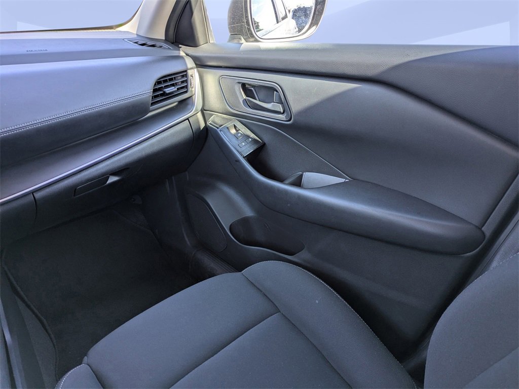 Used 2024 Nissan Rogue S image 17