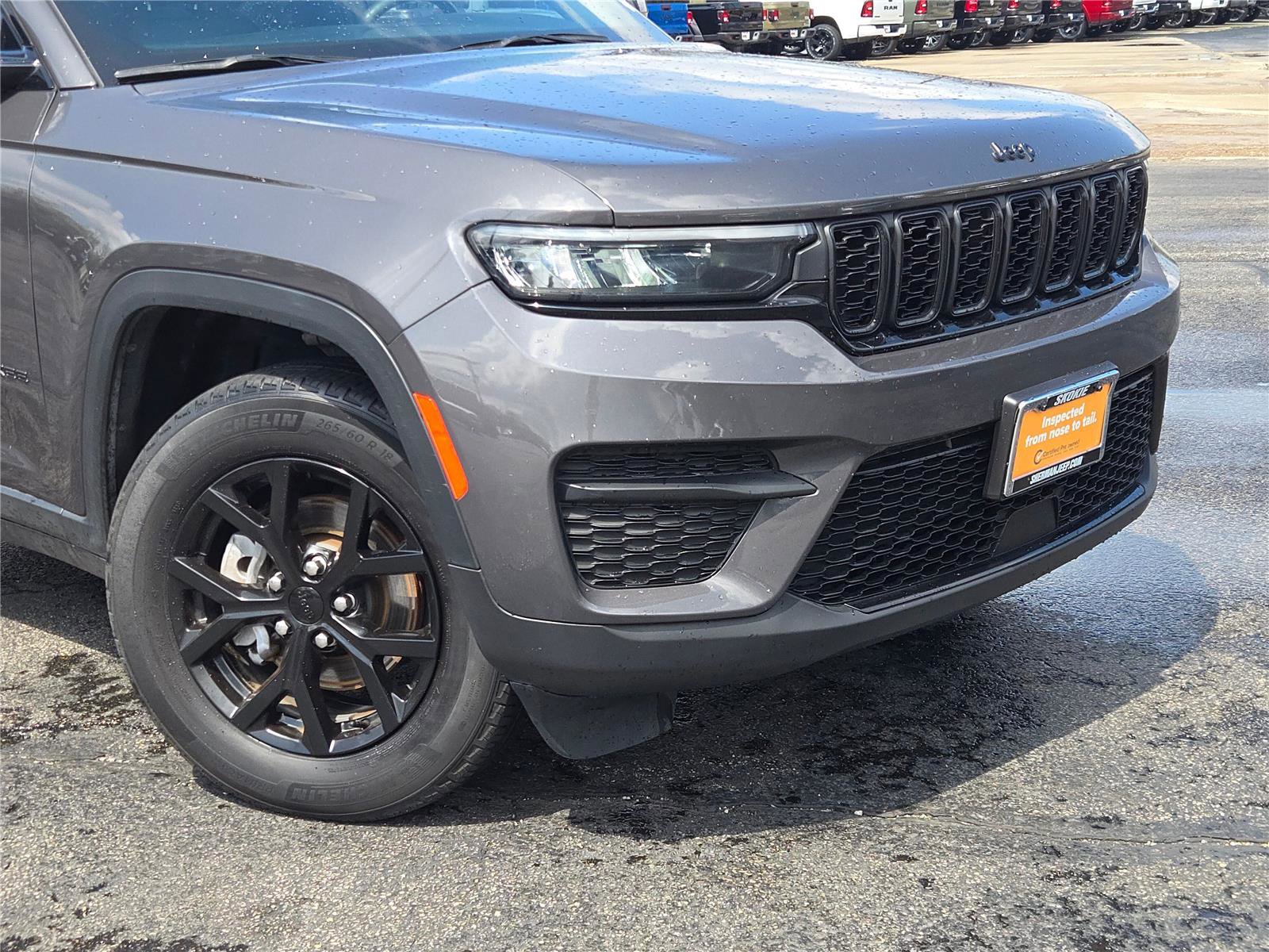 Used 2024 Jeep Grand Cherokee Altitude image 2