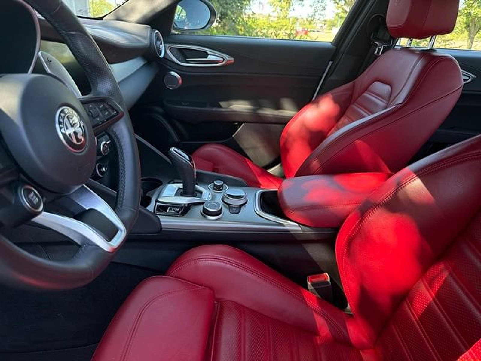 Used 2024 Alfa Romeo Giulia Veloce AWD/4WD image 16