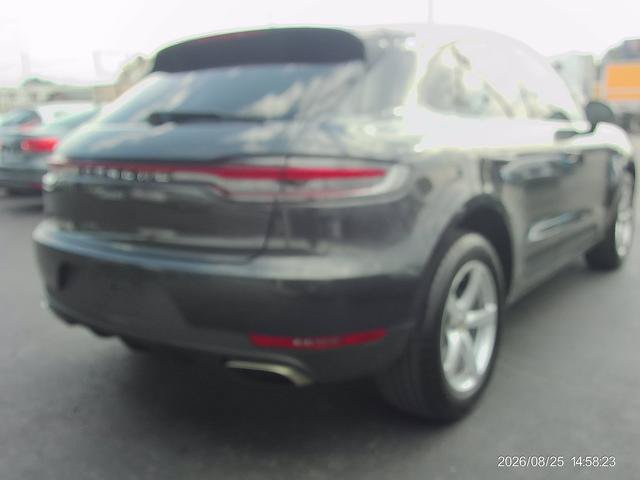 Used 2020 Porsche Macan AWD/4WD image 3