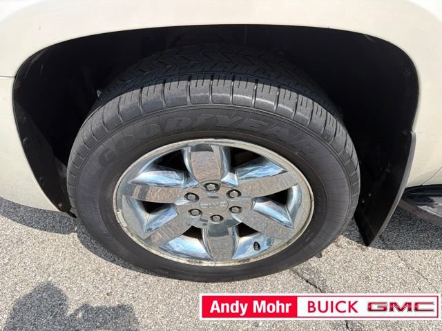 Used 2012 GMC Yukon XL SLT w/ SLT-2 Equipment Package AWD/4WD image 15