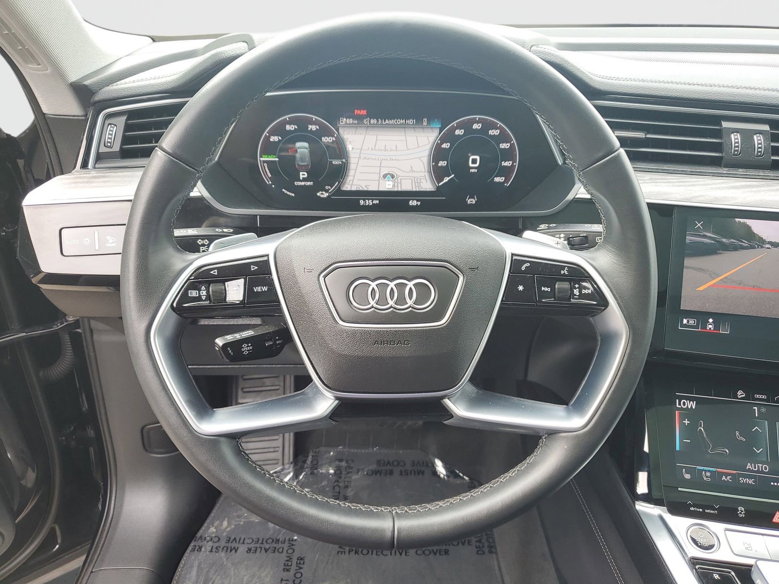 Used 2023 Audi e-tron Premium Plus w/ Premium Plus Package AWD/4WD image 28