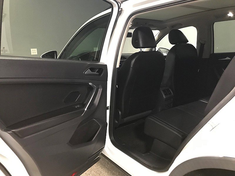 Used 2020 Volkswagen Tiguan SE w/ Panoramic Sunroof Package image 15