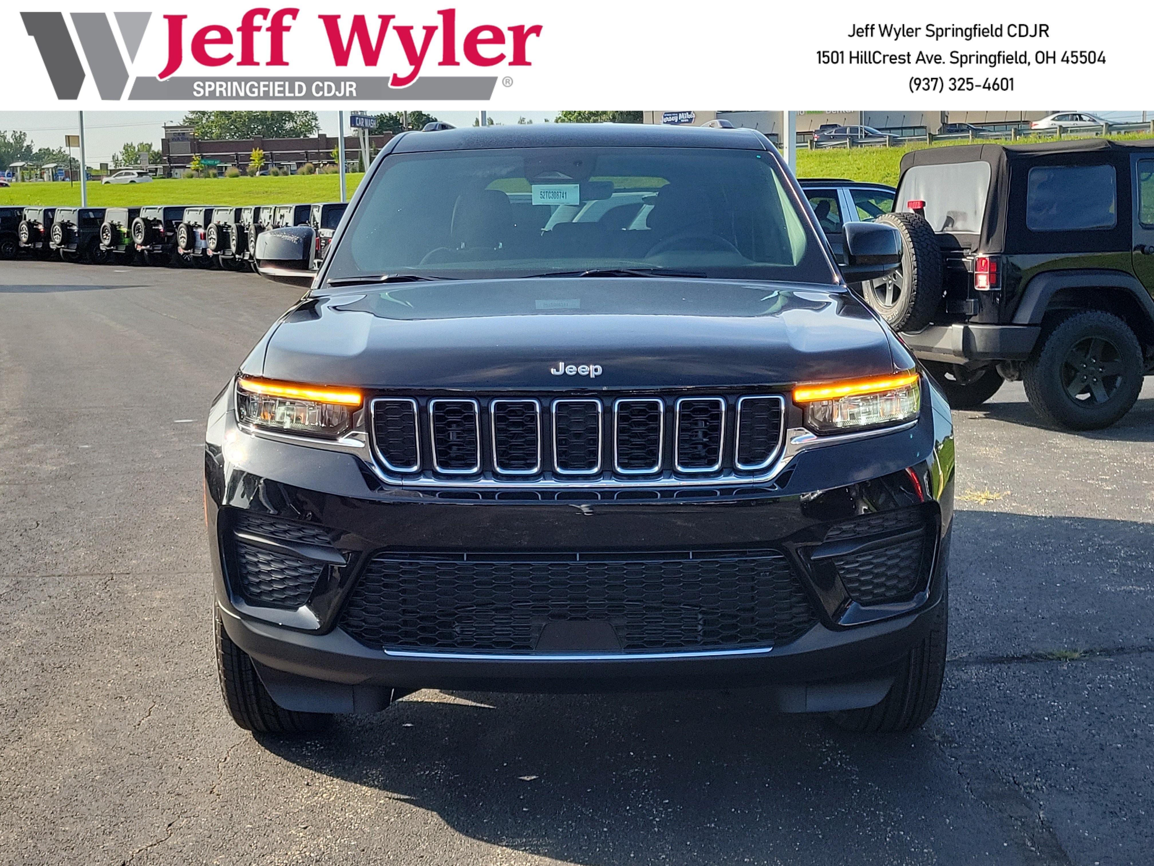 New 2026 Jeep Grand Cherokee Laredo AWD/4WD image 2