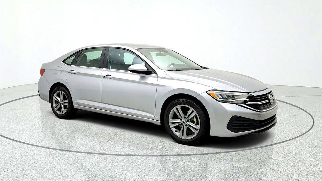 Used 2024 Volkswagen Jetta SE FWD image 3