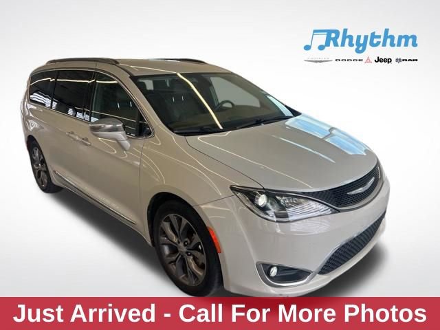 Used 2017 Chrysler Pacifica Limited w/ UConnect Theater Package image 1