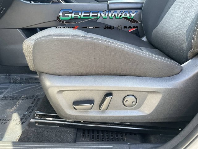Used 2024 Nissan Rogue SV AWD/4WD image 17