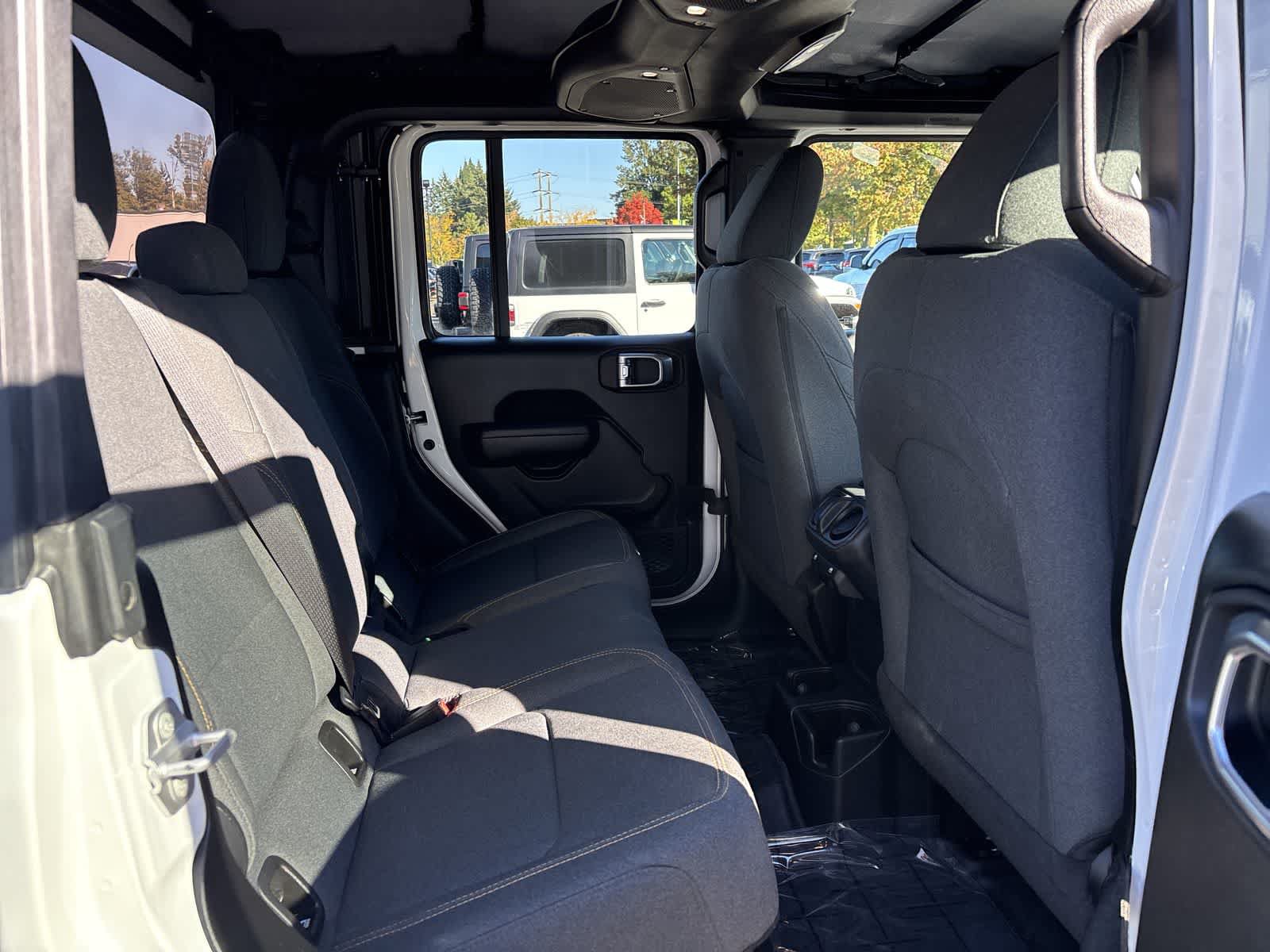 Used 2025 Jeep Gladiator Sport AWD/4WD image 7