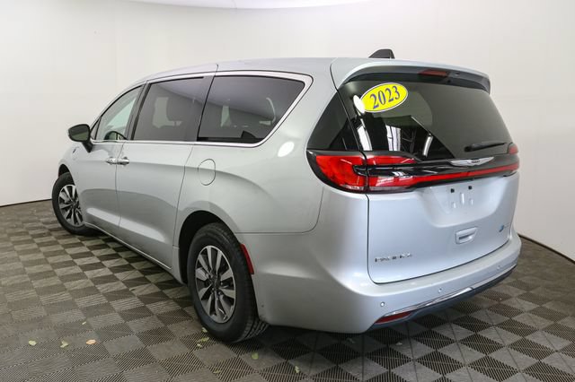 Used 2023 Chrysler Pacifica Touring-L FWD image 7