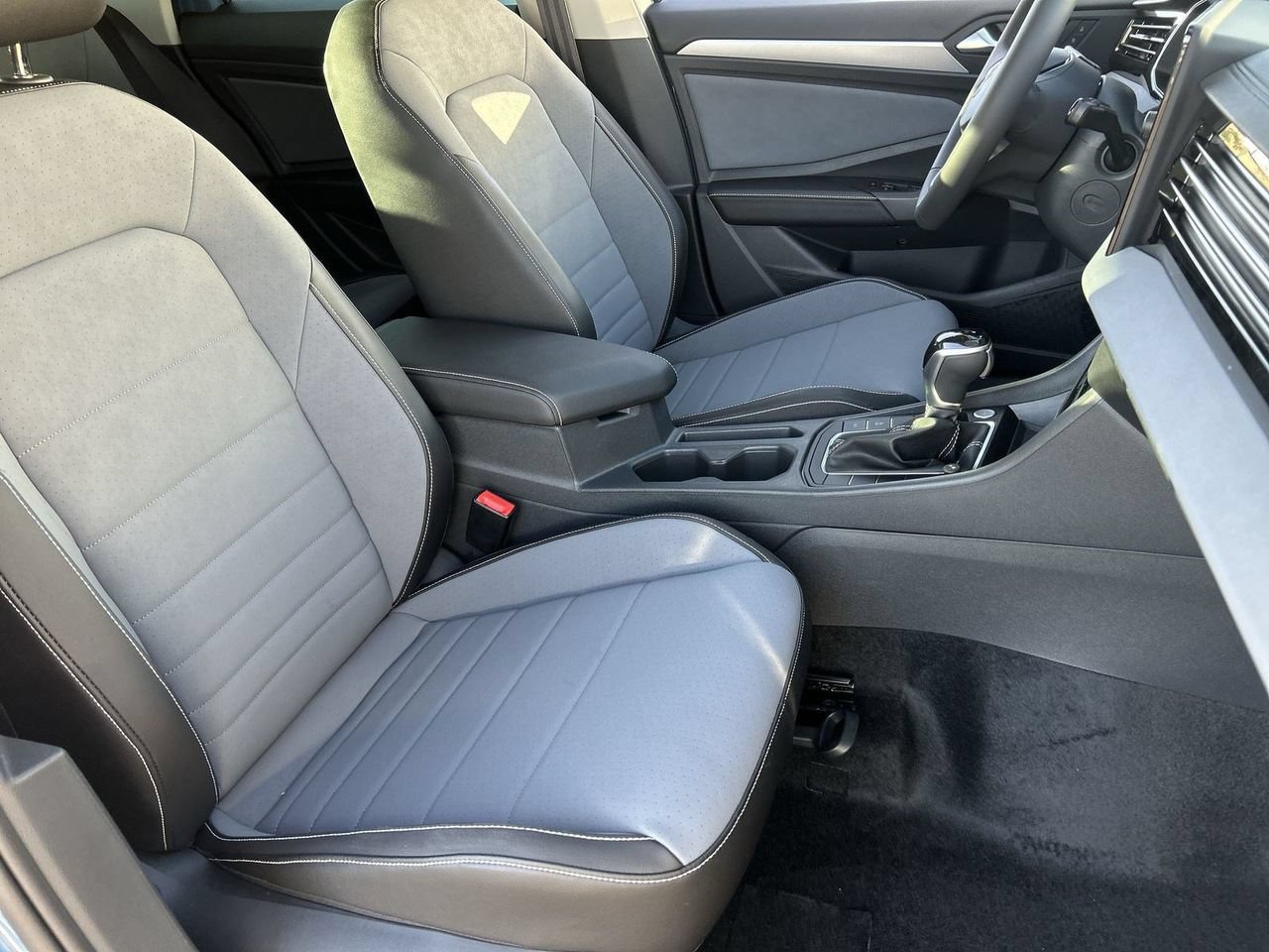 New 2026 Volkswagen Jetta SE FWD image 7