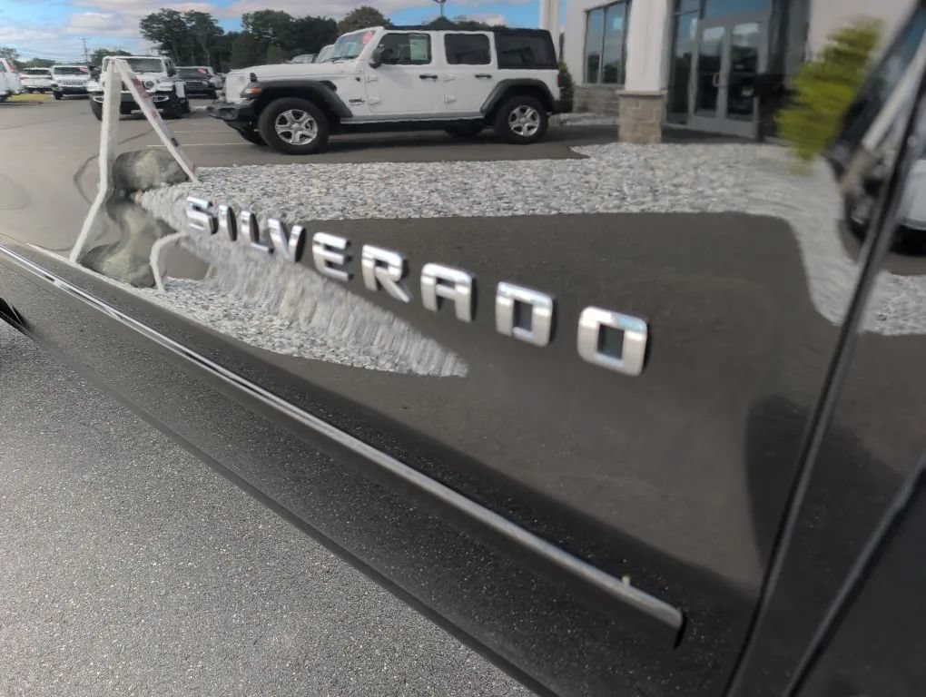 Used 2018 Chevrolet Silverado 1500 LT w/ All Star Edition AWD/4WD image 25