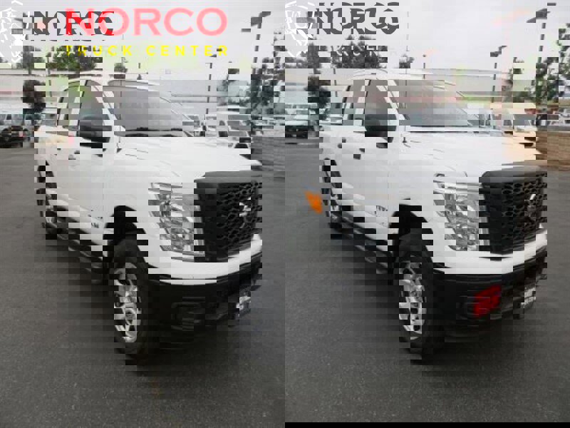 Used 2017 Nissan Titan S image 3