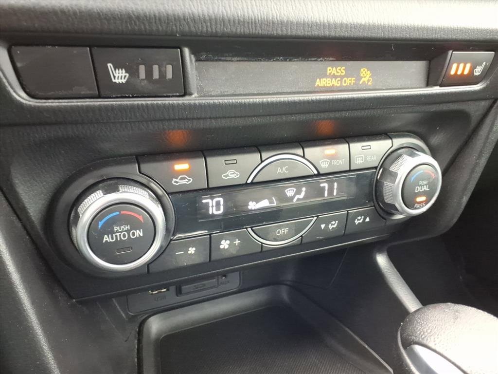 Used 2018 MAZDA MAZDA3 Touring image 17