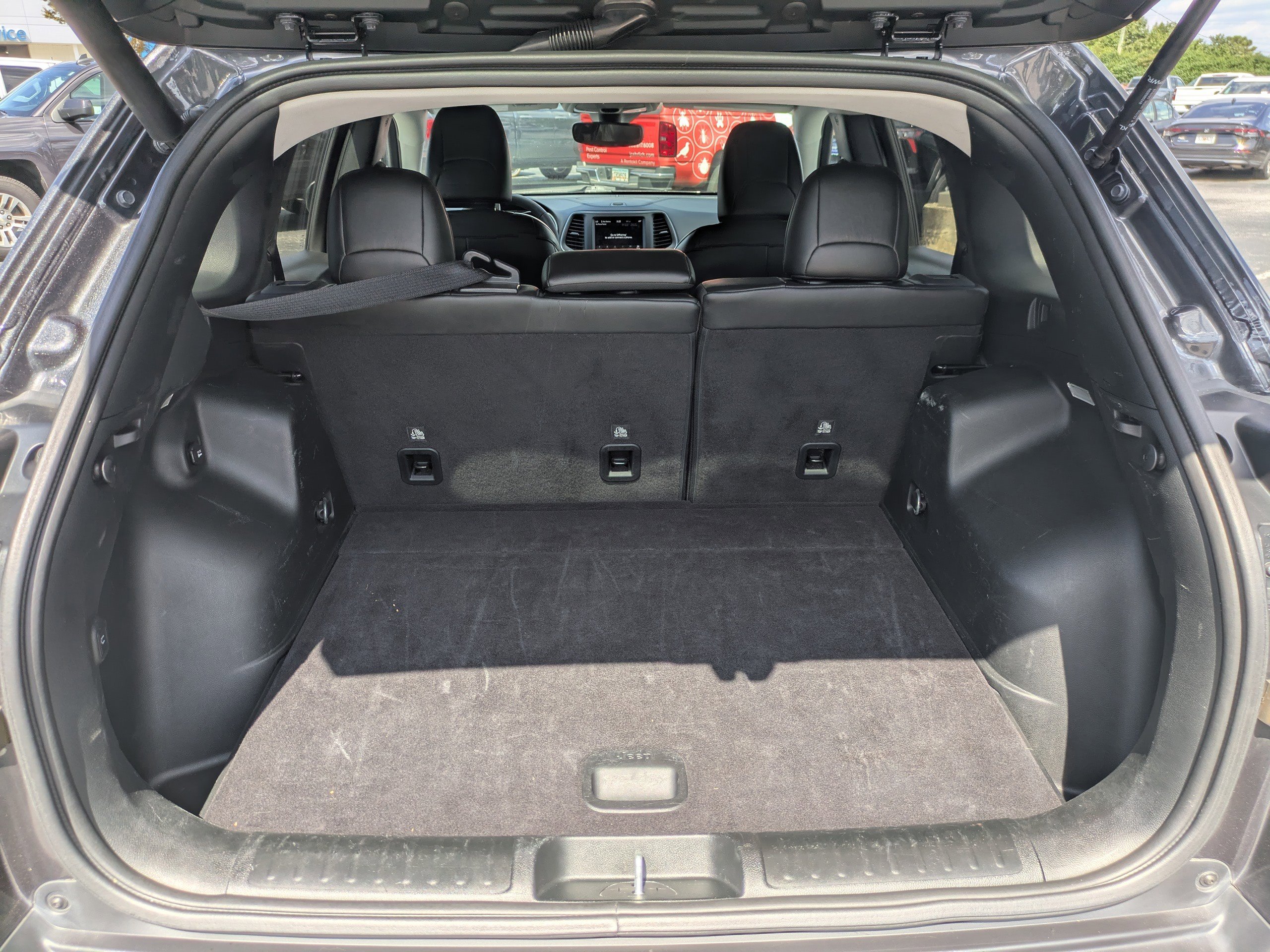 Used 2023 Jeep Cherokee Altitude Lux image 13