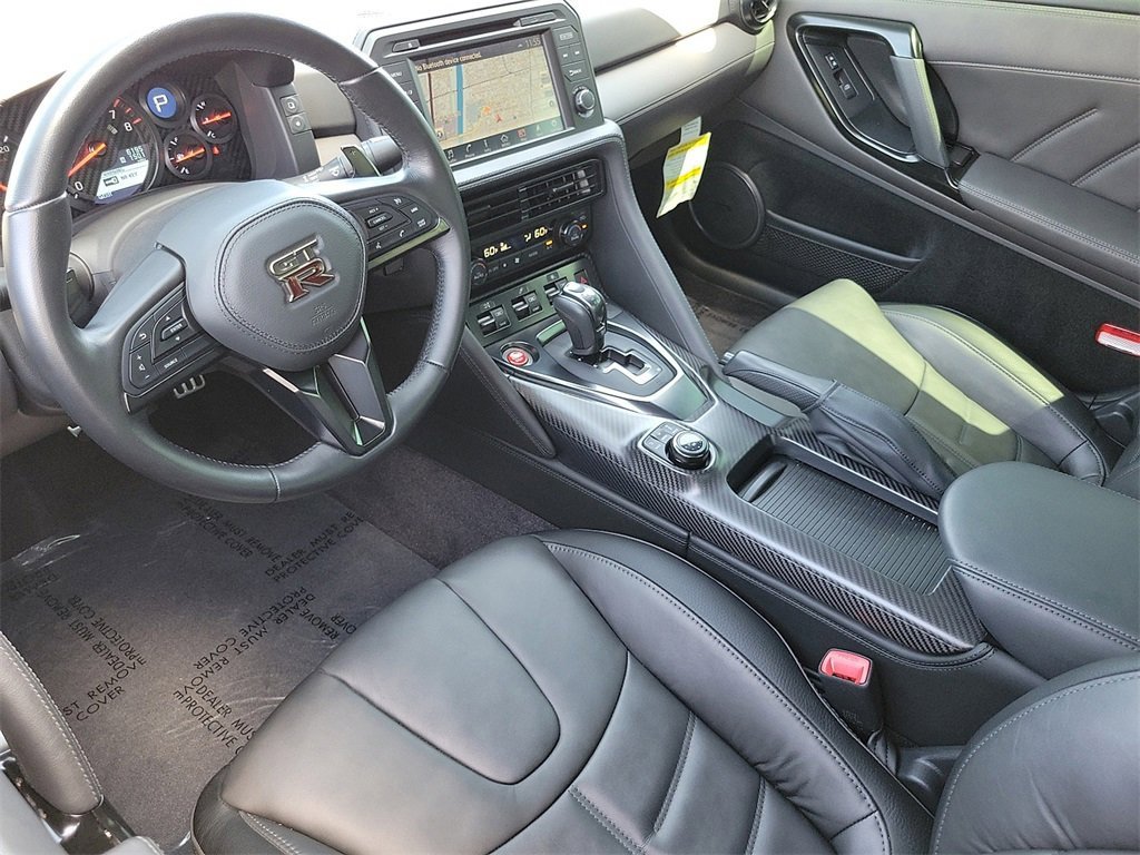 Used 2024 Nissan GT-R Premium w/ Premium Interior Package image 4