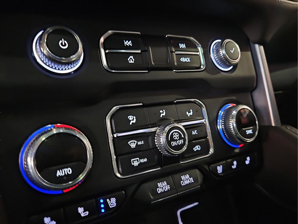 Used 2023 GMC Yukon SLT w/ SLT Luxury Package image 22