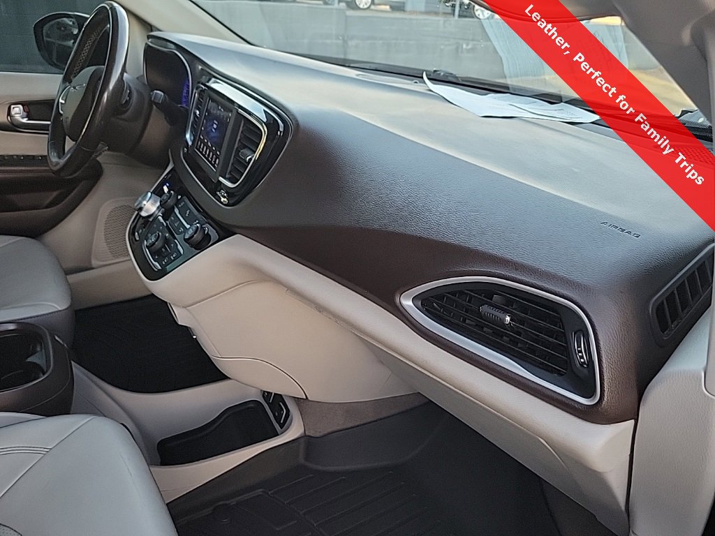Used 2019 Chrysler Pacifica Touring-L image 48