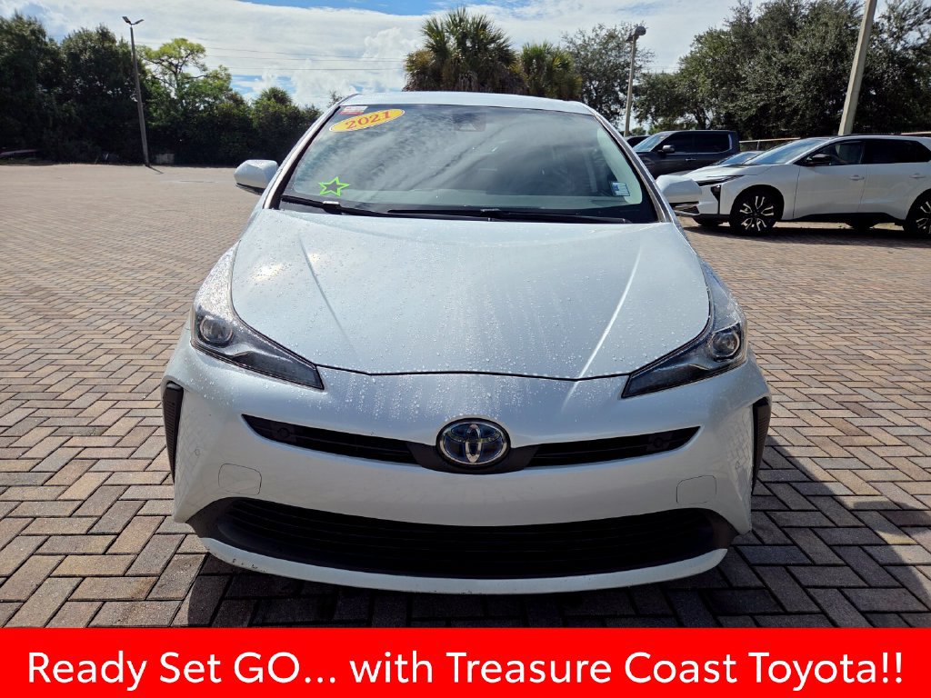 Used 2021 Toyota Prius LE FWD image 3