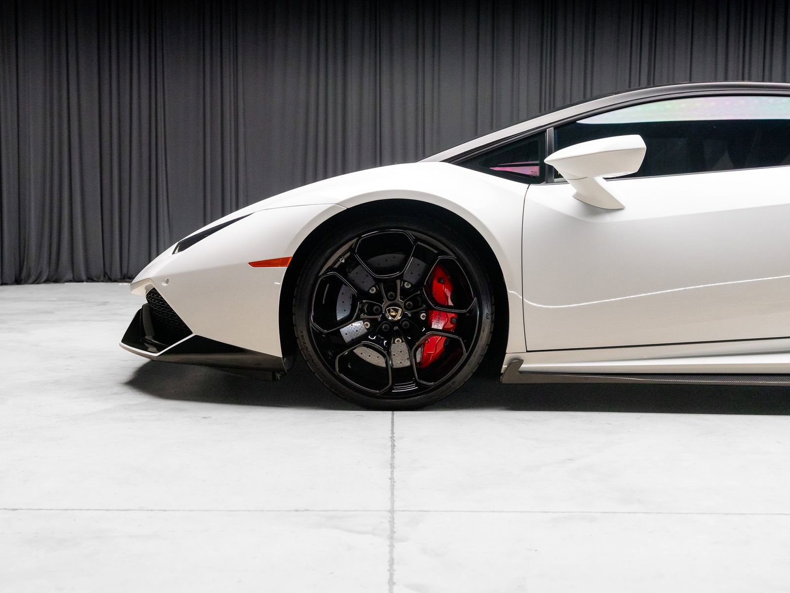 Used 2016 Lamborghini Huracan LP 610-4 AWD/4WD image 3