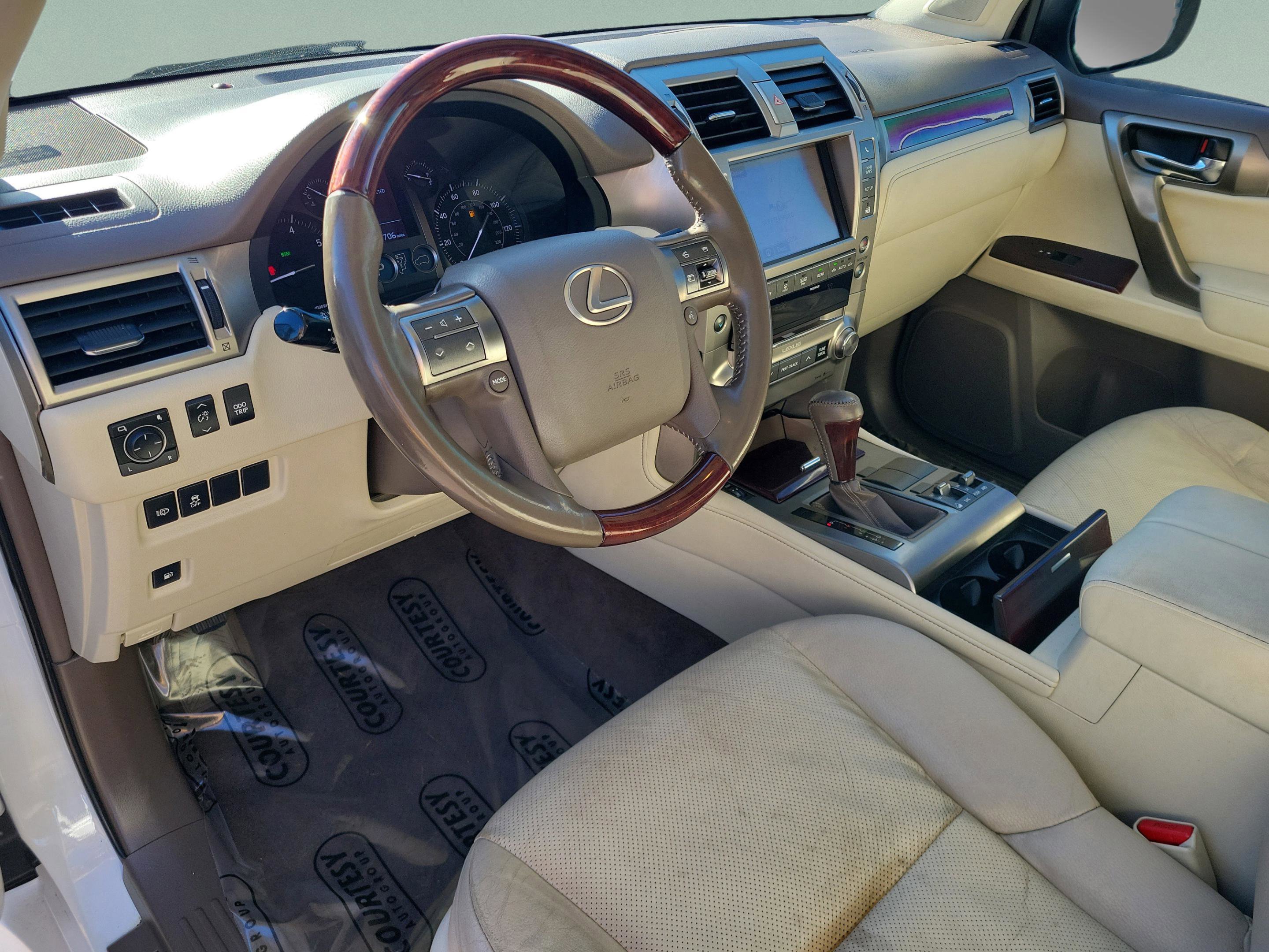 Used 2016 Lexus GX 460 w/ Premium Package image 14