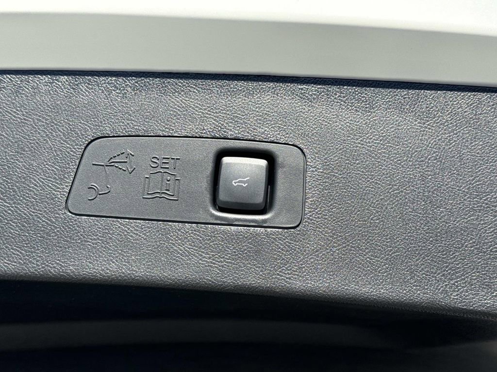 New 2026 Lincoln Corsair Premiere image 12
