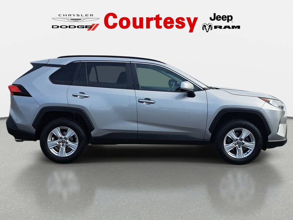 Used 2021 Toyota RAV4 XLE w/ Carpet Mat Package (TMS) AWD/4WD image 10