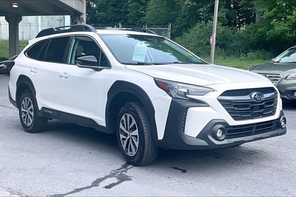 Certified 2024 Subaru Outback Premium AWD/4WD image 18
